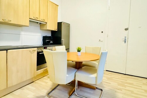 Spacious 3BR Apt for up to 6P. 10-Min to FAC Platz