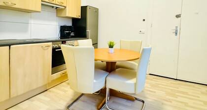 Spacious 3BR Apt for up to 6P. 10-Min to FAC Platz