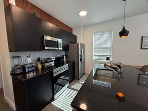 Fridge, microwave, oven, stovetop - The Hub at Westside 17 (Orlando)