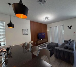 Interior - The Hub at Westside 17 (Orlando)