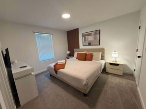 Iron/ironing board, WiFi, bed sheets - The Hub at Westside 17 (Orlando)