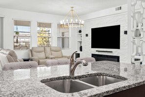 Smart TV - Last Minute Disney! Private Pool, Hot Tub, Game Room & Themed Bedrooms. Book Now! #STR458 (Orlando)