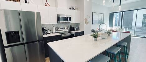 Fridge, microwave, oven, stovetop