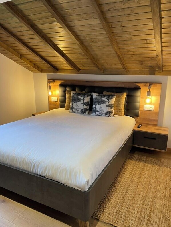 Comfort Double Room, City View | Free WiFi, bed sheets