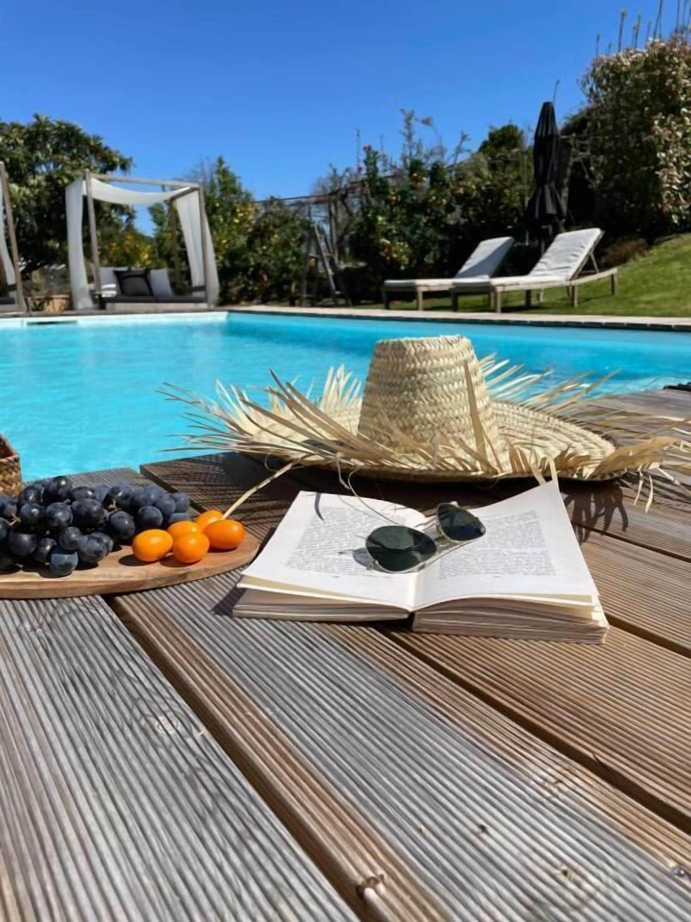 Ulkouima-allas, ilmaisia cabañoita, aurinkovarjoja