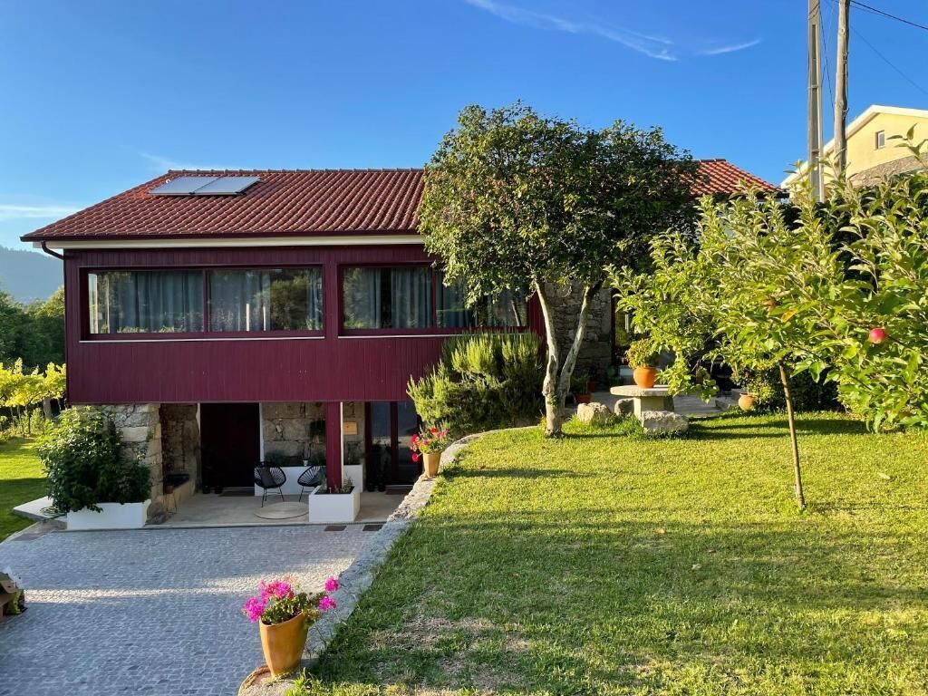 Vista frontal de la propiedad