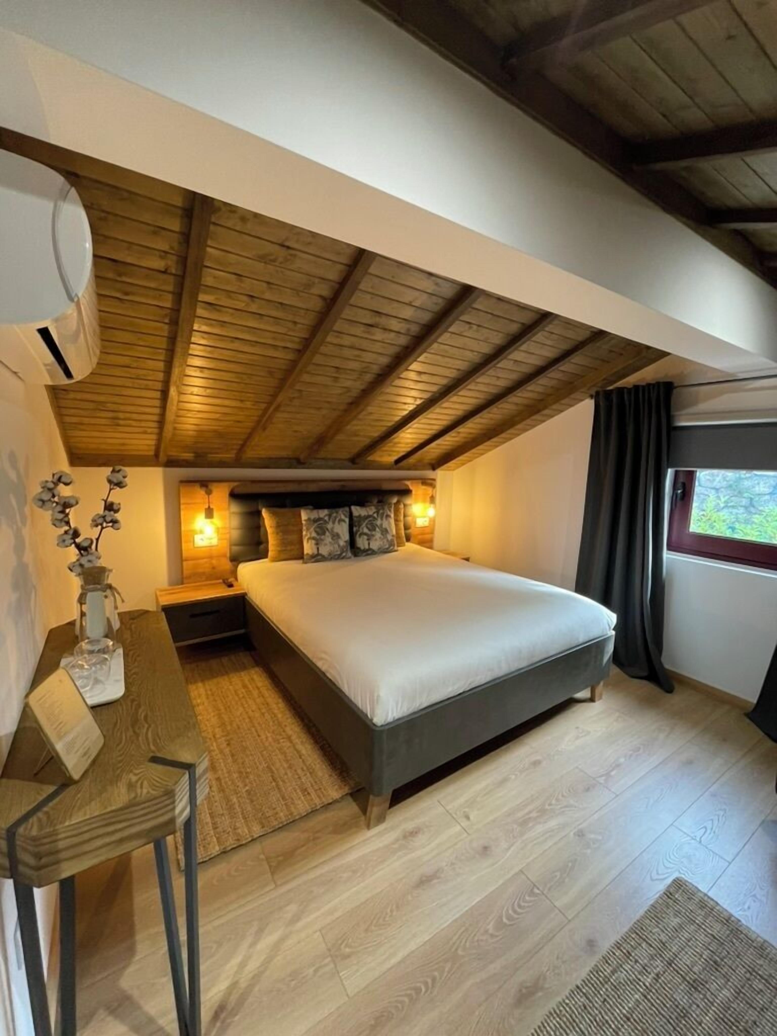 Habitación doble Confort, vista a la ciudad | Wifi gratis y ropa de cama 