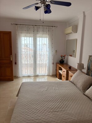 مكواة/لوح كي وواي فاي وملاءات أسرّة