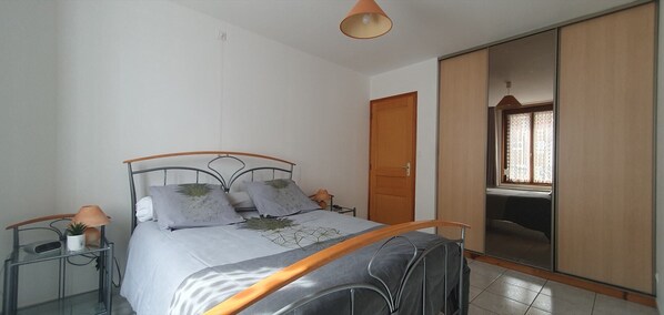 Fer et planche à repasser, Wi-Fi, draps fournis