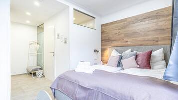 1 dormitorio, tabla de planchar con plancha, wifi y ropa de cama