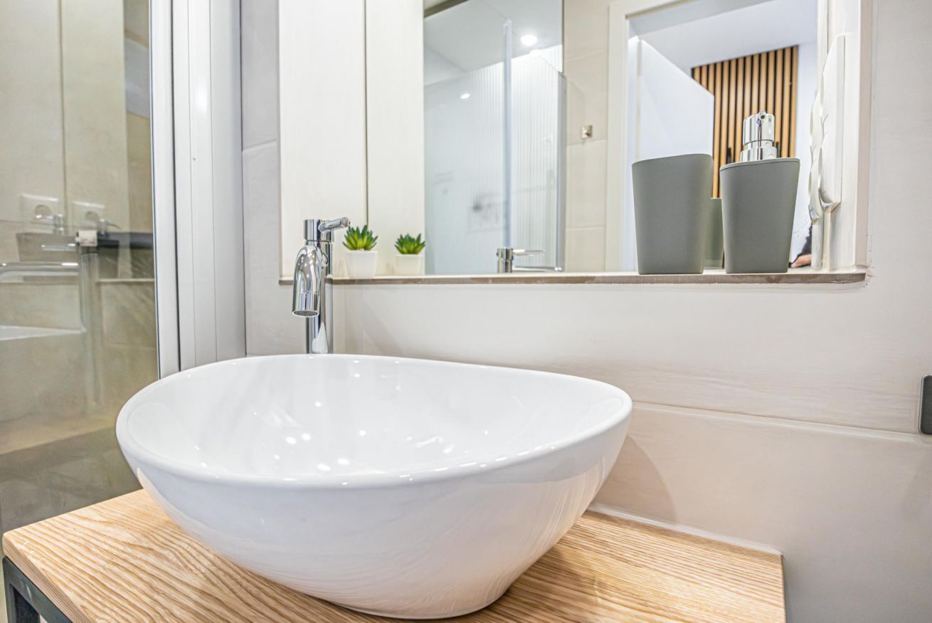 Haartrockner, Handtücher, Seife, Shampoo