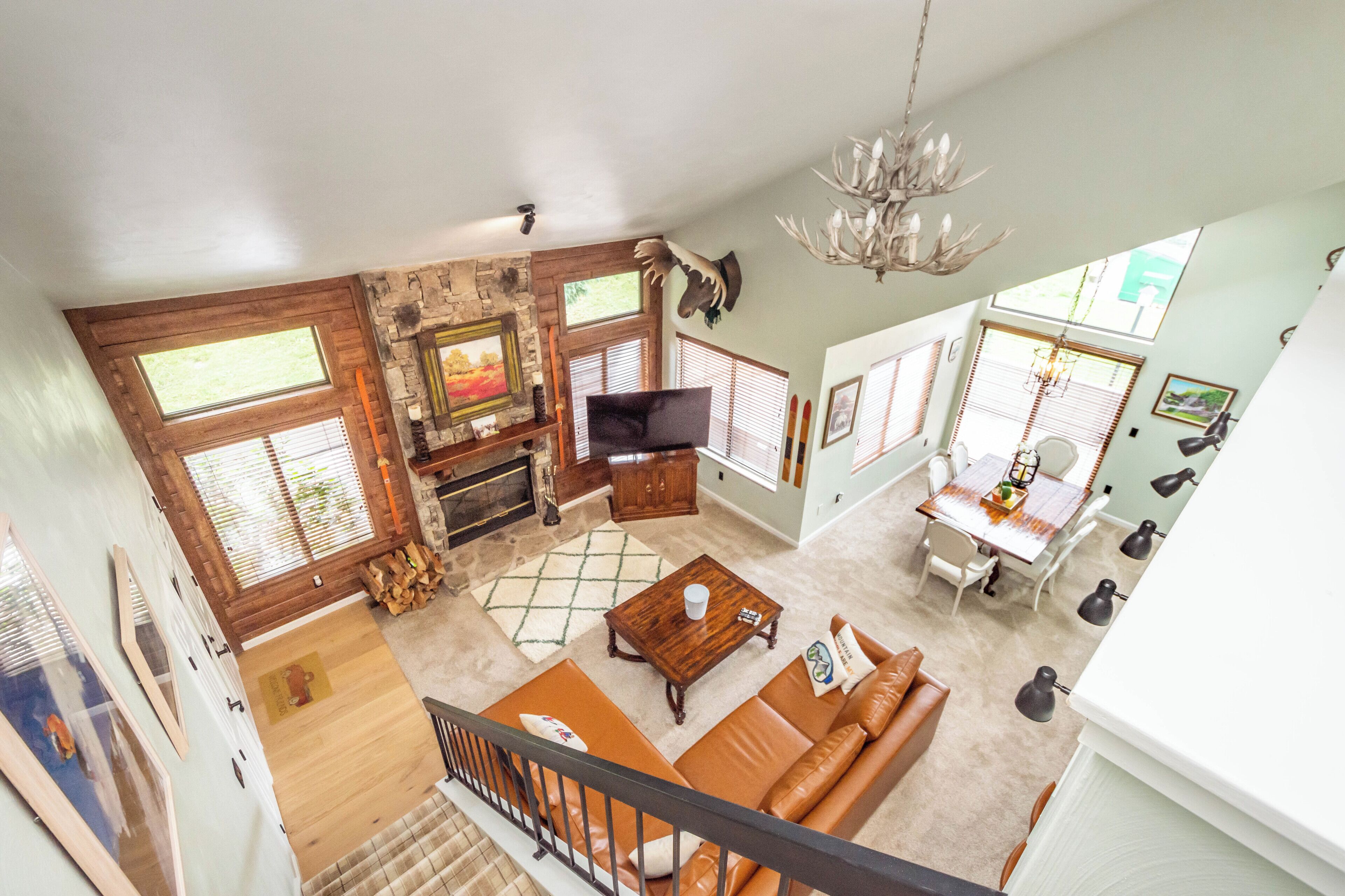 Smart-tv, een open haard, tafelvoetbal en een tafeltennistafel