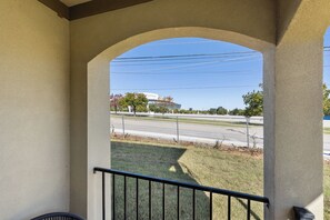 المنطقة المحيطة بالمنشأة