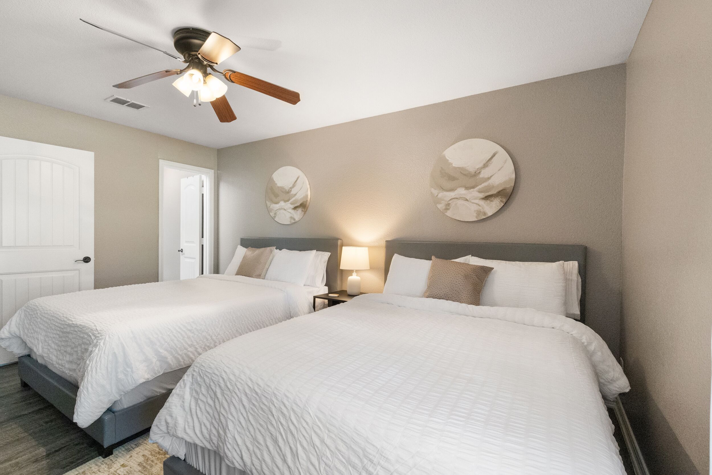 Strykjärn/strykbräda, gratis wi-fi och sängkläder