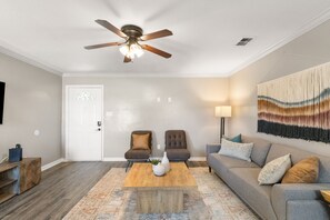 Living area - Texas Two-Step Retreat Walk to AT&T & Globe Life (Arlington)