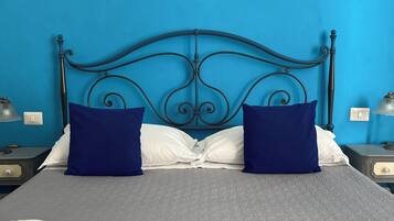 Doppelzimmer, Balkon, Stadtblick | Schreibtisch, kostenloses WLAN