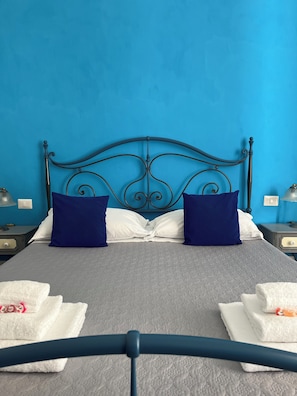 Doppelzimmer, Balkon, Stadtblick | Schreibtisch, kostenloses WLAN