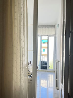 家庭四人房, 庭園景觀 | 書桌、免費無線上網