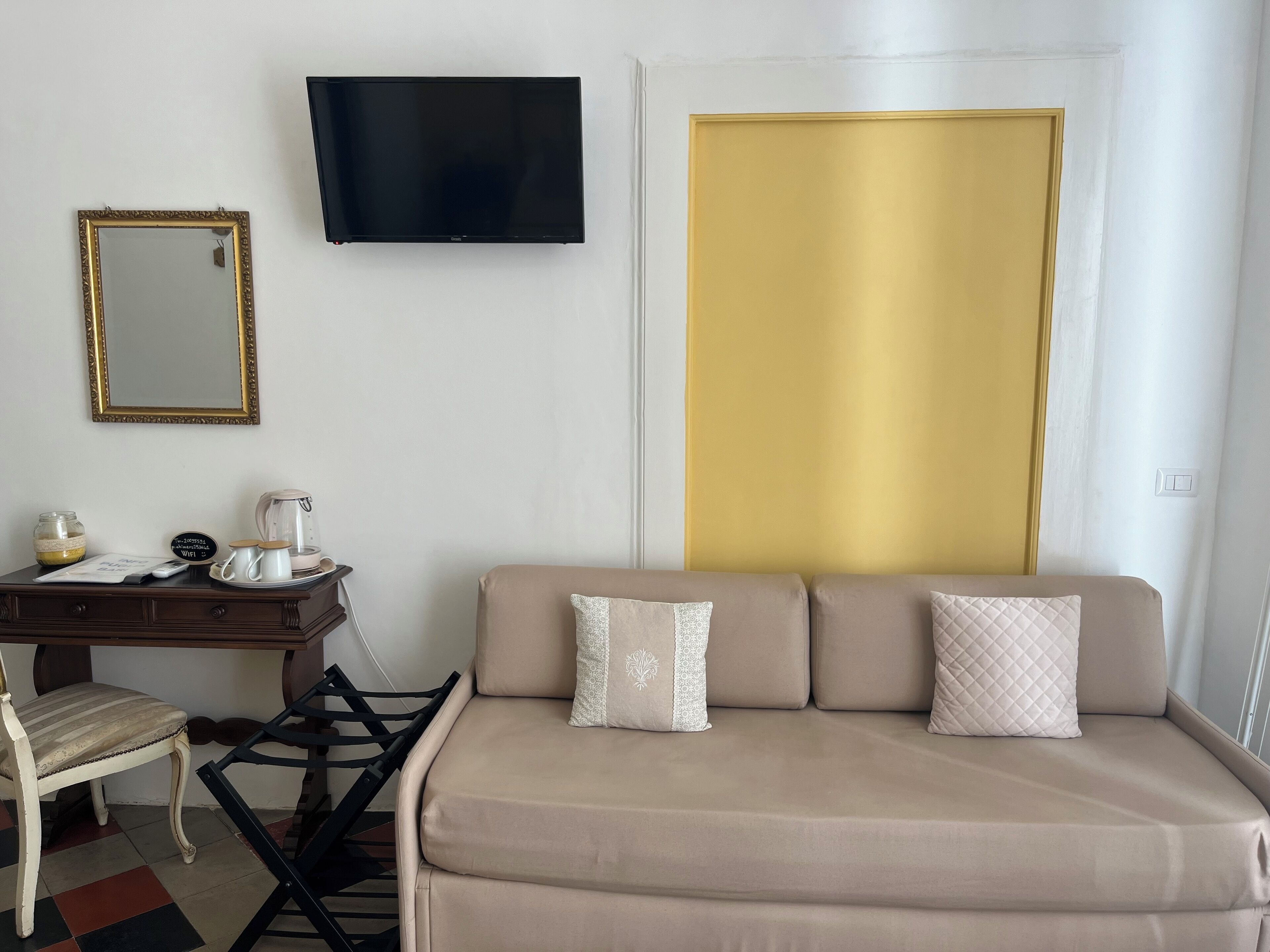 Double Room, Balcony, City View | Desk, free WiFi