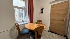 Unclassified image, 4 of 8, button - Cozy Room in Apartment, Prime Locatio (Wien)