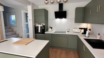 Micro-ondes, four, plaque de cuisson, lave-vaisselle