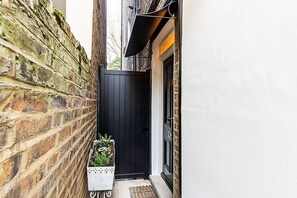 Exterior detail - Elegant English Retreat near Maida Vale (London)