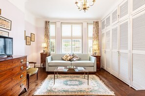 TV - Elegant English Retreat near Maida Vale (London)
