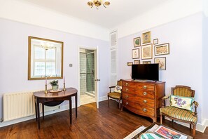Interior - Elegant English Retreat near Maida Vale (London)