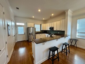 Fridge, microwave, oven, dishwasher - The Starland Loft - Savannah, GA (Savannah)