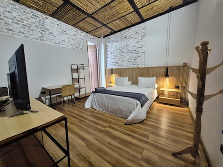 高级双人房 | 办公桌、笔记本电脑工作区、免费 WiFi