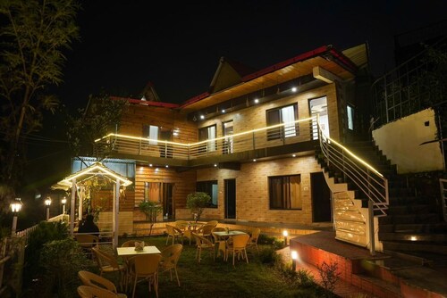 7 Lake Stays Sattal
