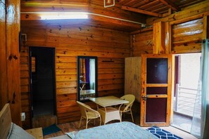 Room - 7 Lake Stays Sattal (India)