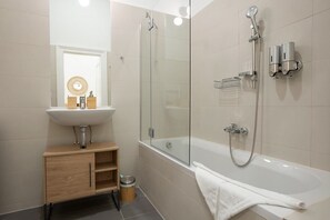 Hair dryer, towels, toilet paper - Spacious 110м2 flat in the city center (Wien)