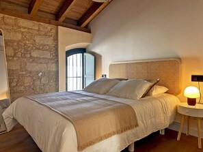 2 bedrooms, iron/ironing board, free WiFi, bed sheets - Sherry de la Riva - Ole Solutions (Jerez de la Frontera)