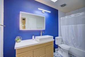 Hair dryer - Uptown 1 bedroom with pool (Phoenix)