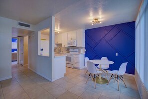 Dining - Uptown 1 bedroom with pool (Phoenix)