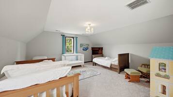 3 bedrooms, desk, iron/ironing board, travel crib