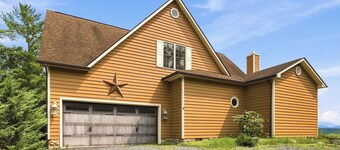 Hilltop Villa with exceptional views, game room, starlink, 90 minutes to DC