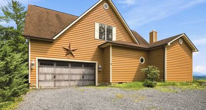 Hilltop Villa with exceptional views, game room, starlink, 90 minutes to DC