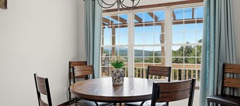 Hilltop Villa with exceptional views, game room, starlink, 90 minutes to DC
