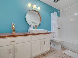 Hair dryer - 1 bedroom uptown apartment with pool (Phoenix)
