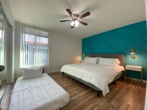 1 bedroom, iron/ironing board, travel cot, free WiFi - 1 bedroom uptown apartment with pool (Phoenix)