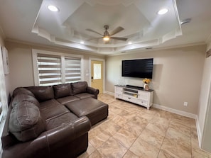 Smart TV - Cozy Retreat with Gazebo, Grills & Large Backyard • Near Airport & Mall (McAllen)