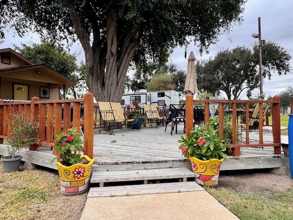 Outdoor dining - Cozy Retreat with Gazebo, Grills & Large Backyard • Near Airport & Mall (McAllen)