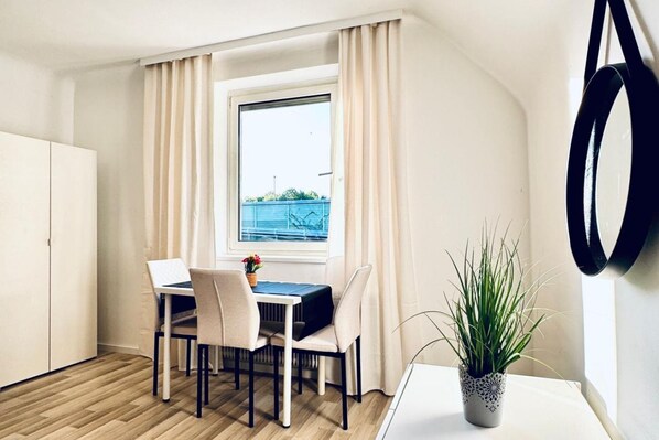 Dining - Peaceful Stay for 3 | Garden Villa near Danube (Vienna)