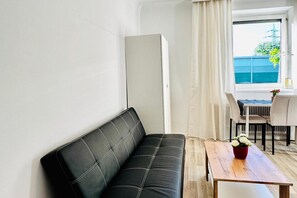 Living area - Peaceful Stay for 3 | Garden Villa near Danube (Vienna)