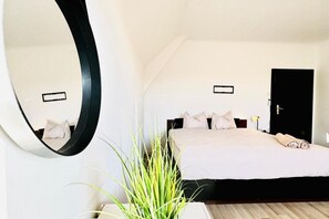 1 bedroom, iron/ironing board, bed sheets - Peaceful Stay for 3 | Garden Villa near Danube (Vienna)