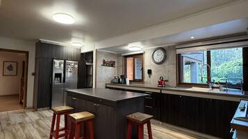 Micro-ondes, four, plaque de cuisson, lave-vaisselle