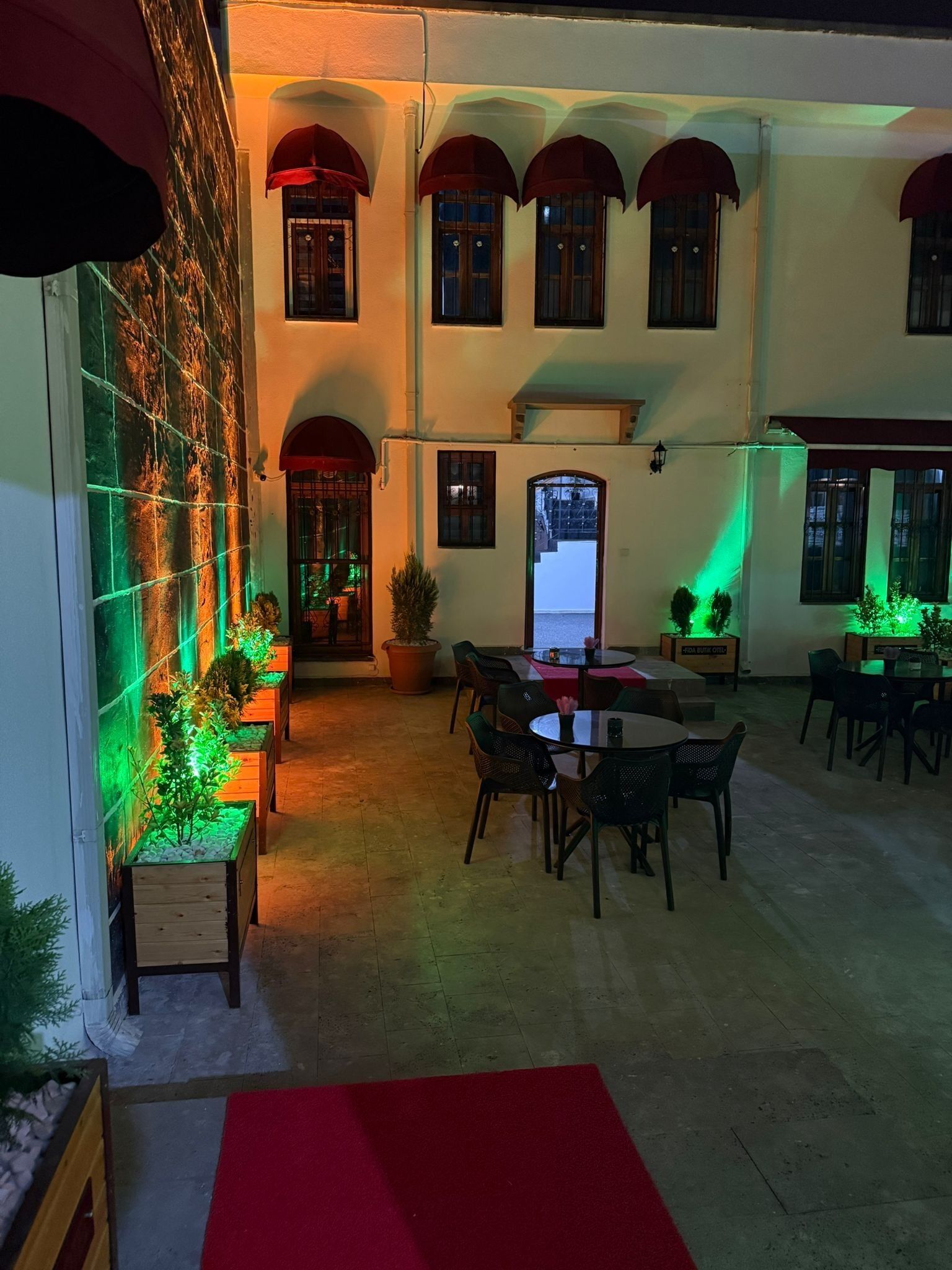 Comfort Room, Balcony | Living area