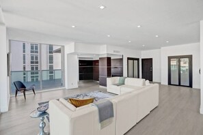 Apartment (3 Bedrooms) | Floor plan - Oceanview Penthouse Pool Beach Access (Hollywood)
